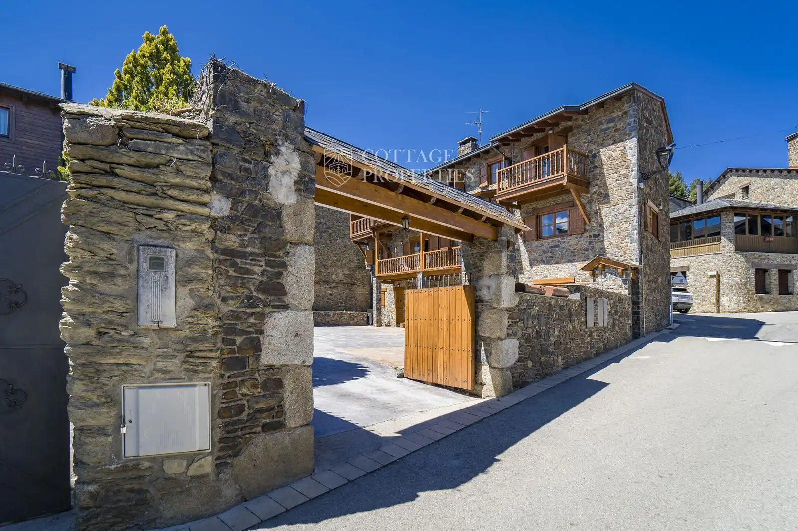 Vista exterior de Finca rústica en venda en Bolvir amb Terrassa