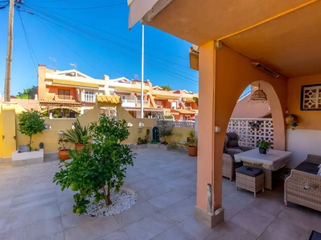 Apartment with garden for sale in Playa de los Locos, imagen 3