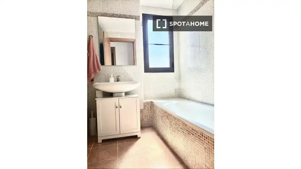 Baño de Apartamento para compartir en Ítrabo con Aire acondicionado, Terraza y Amueblado