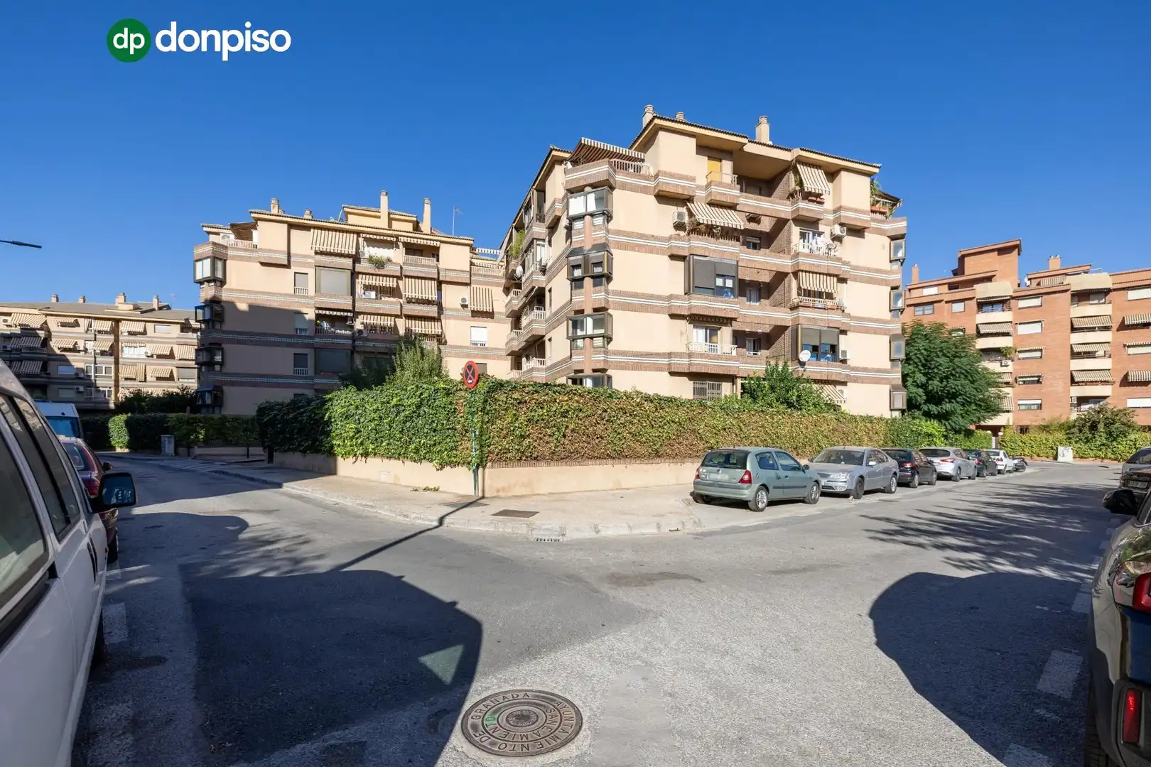 Vista exterior de Pis en venda en Granada amb Terrassa, Traster i Balcó