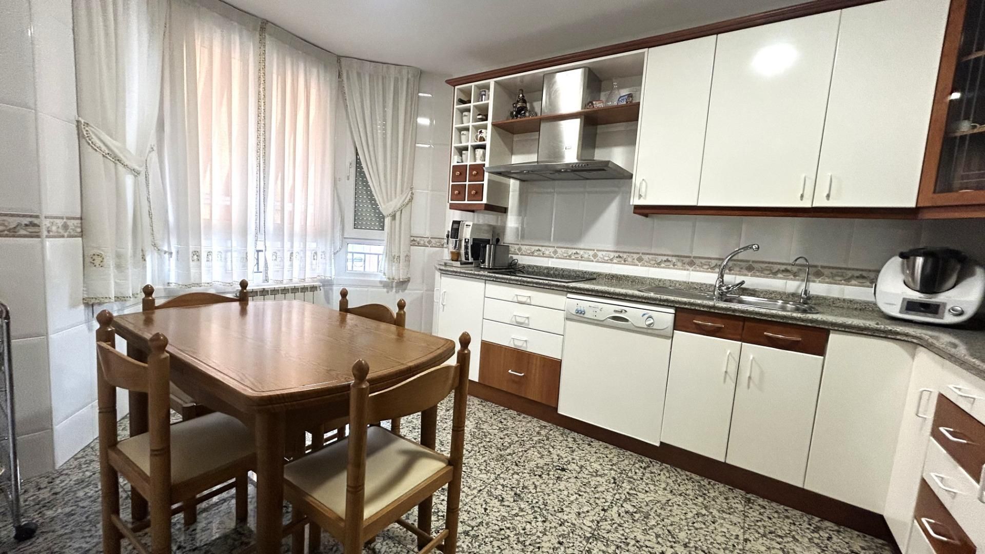 Single-family semi-detached for sale in Cistérniga