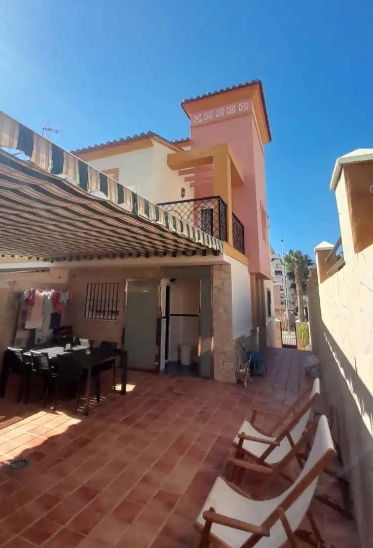 Vista exterior de Casa adosada en venta en Algarrobo con Calefacción, Jardín privado y Terraza