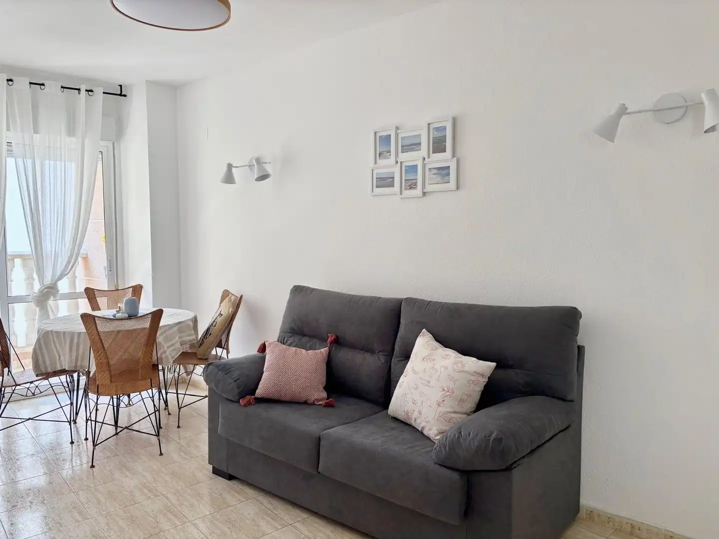 Sala d'estar de Apartament de lloguer en Torrevieja amb Piscina, Moblat i Rentadora