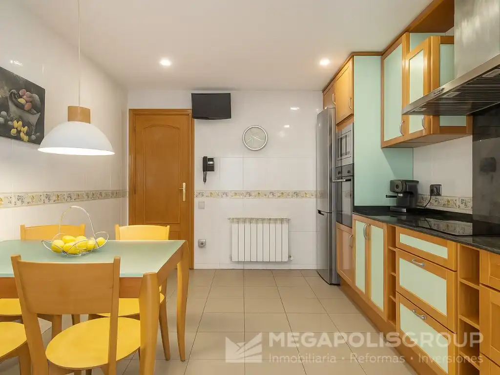 Cocina de Casa o chalet en venta en Sant Vicenç Dels Horts con Jardín privado, Terraza y Piscina