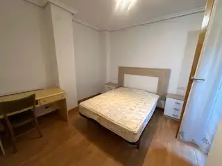 Schlafzimmer von Wohnungen zur Miete in León Capital  mit Heizung, Parkett und Terrasse
