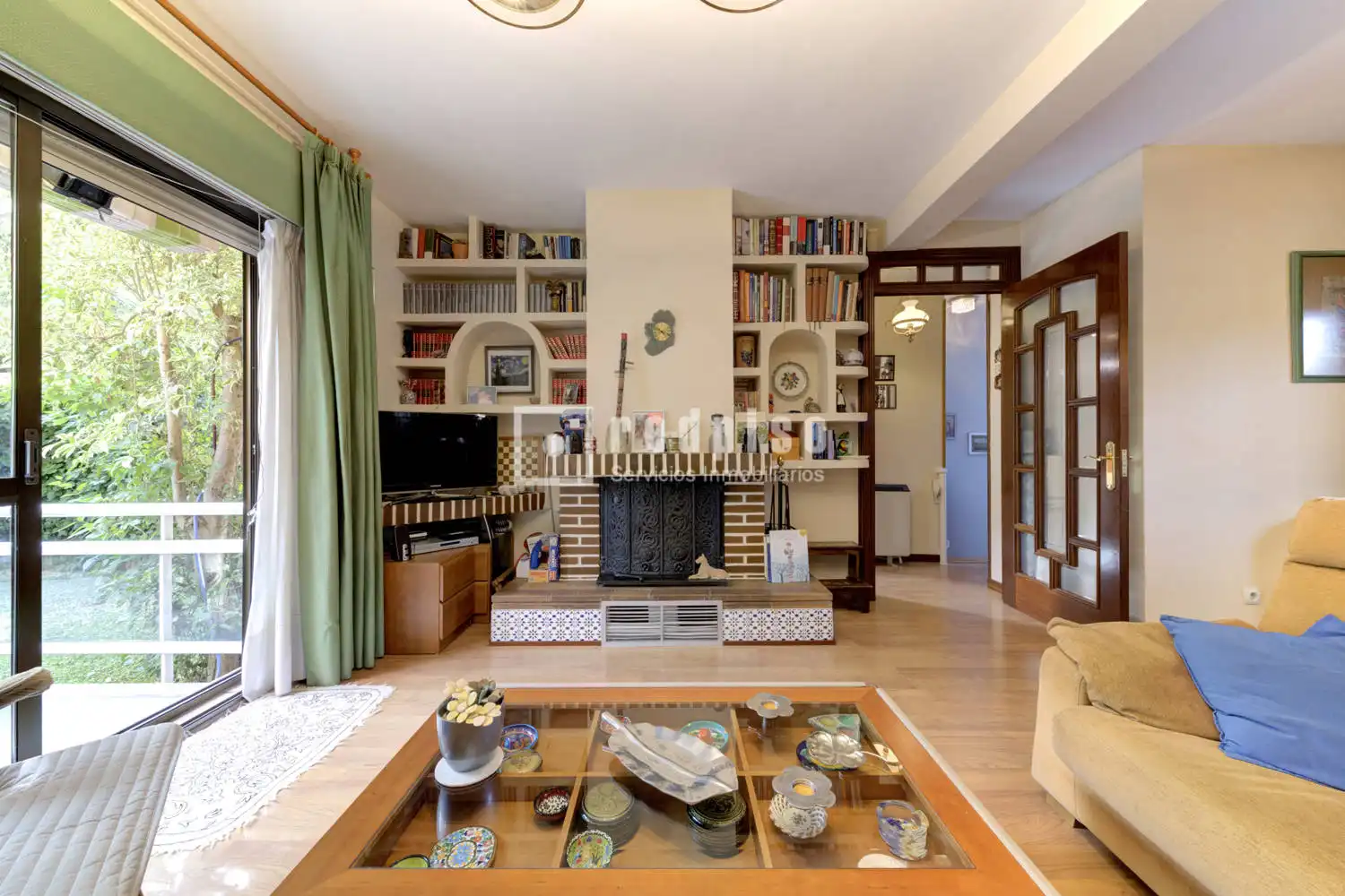 Living room of Houses for sale in Pozuelo de Alarcón  with Air Conditioner, Heating and Private garden