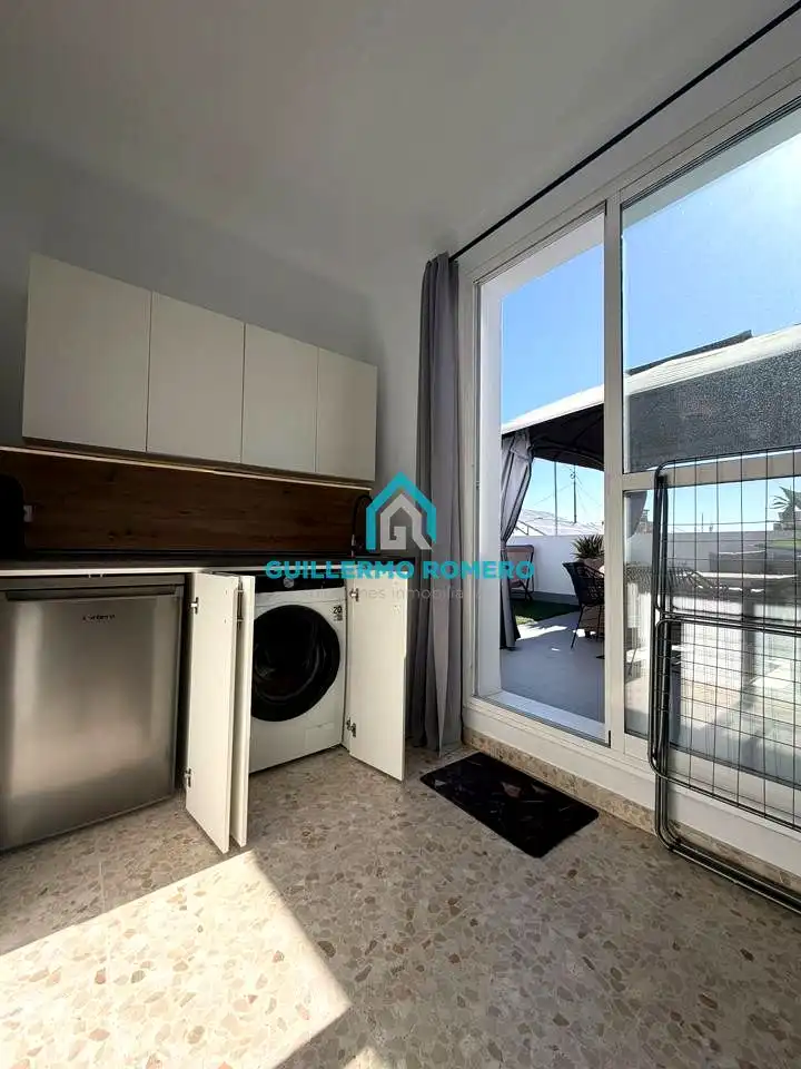 Vista exterior de Dúplex en venta en Coria del Río
