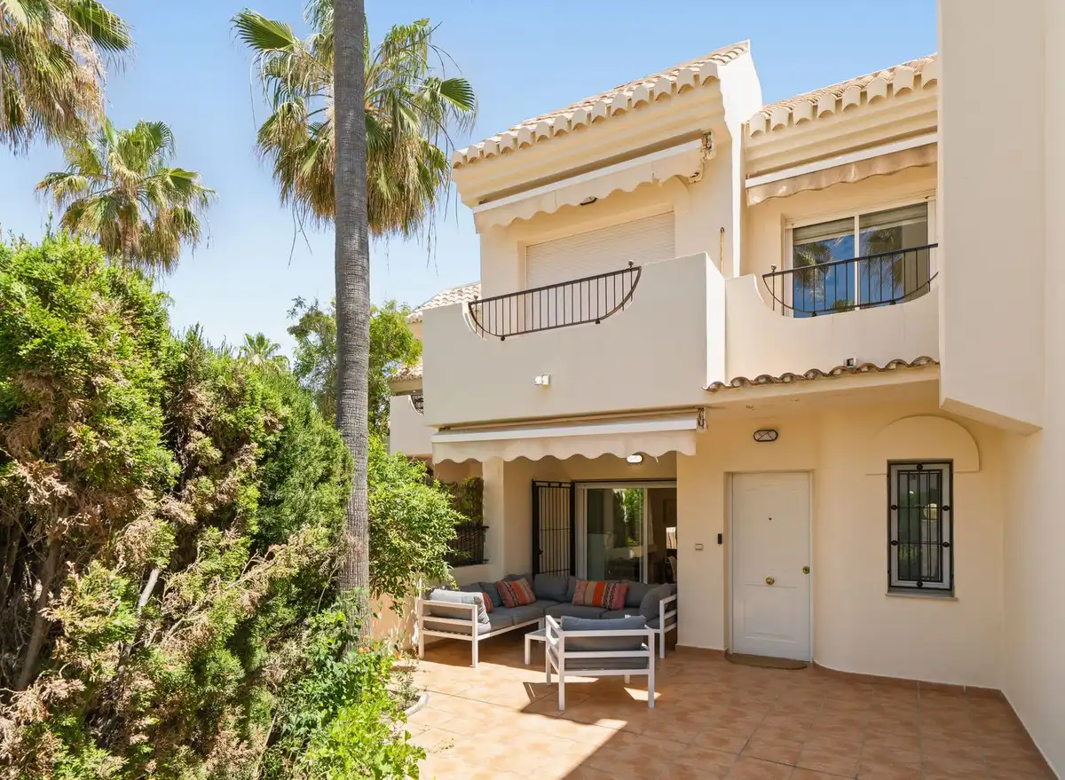 Terrassa de Casa adosada en venda en Marbella amb Aire condicionat, Terrassa i Alarma