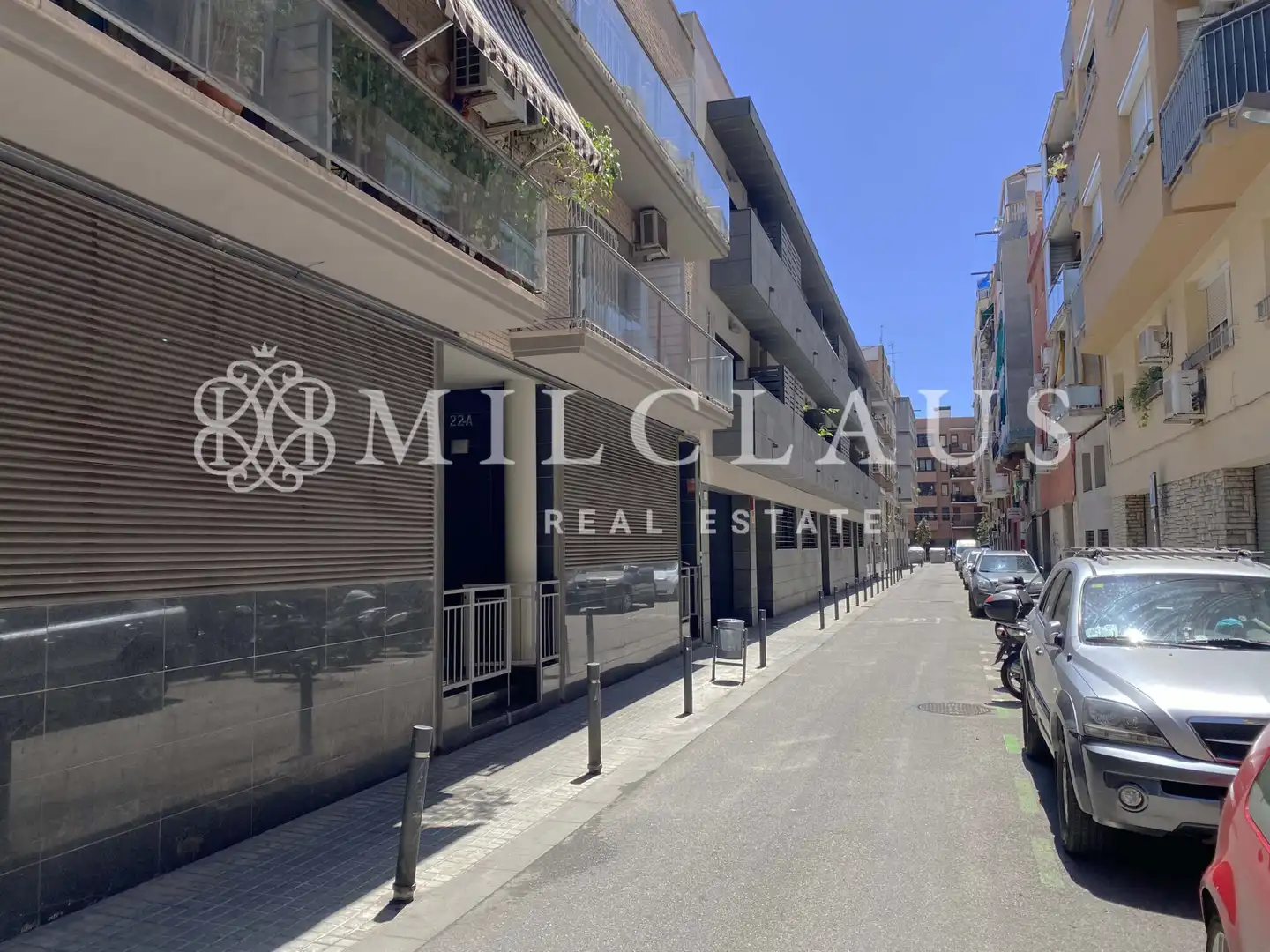 Außenansicht von Einfamilien-Reihenhaus zum Verkauf in L'Hospitalet de Llobregat mit Klimaanlage, Heizung und Parkett