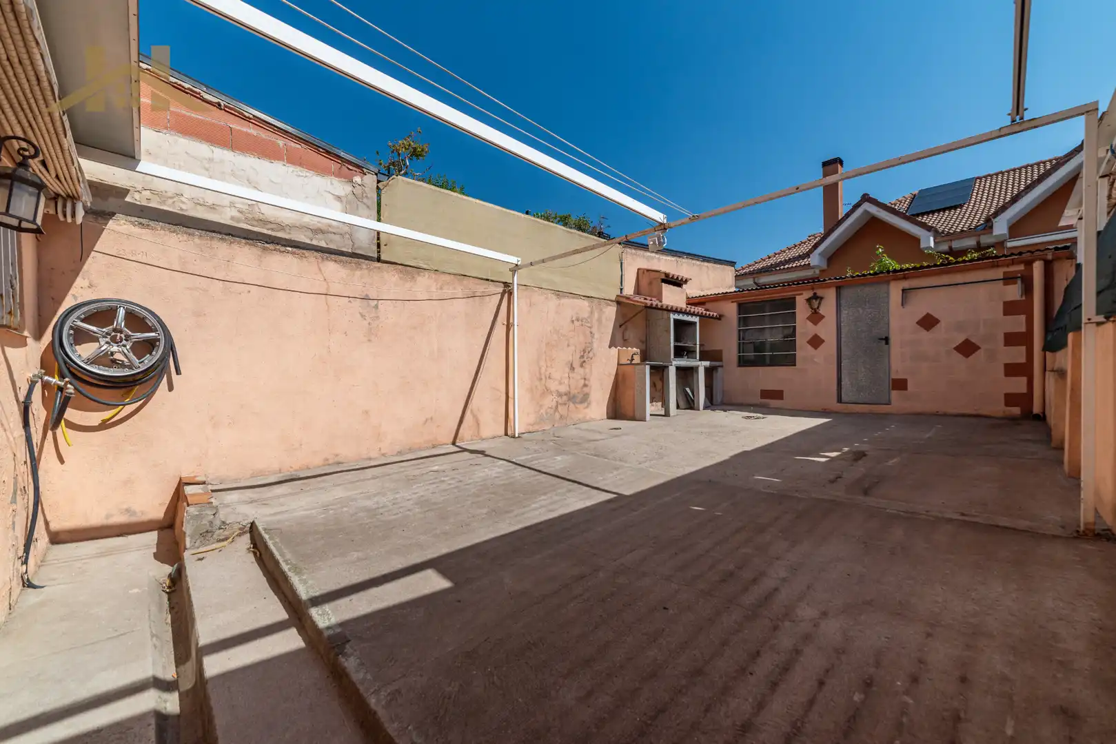 Vista exterior de Casa adosada en venta en San Lorenzo de El Escorial con Terraza y Trastero