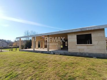 Xalet amb jardí en venda a Travesia de Novas 26