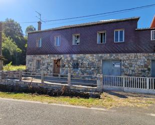 Vista exterior de Casa adosada en venda en Forcarei amb Jardí privat