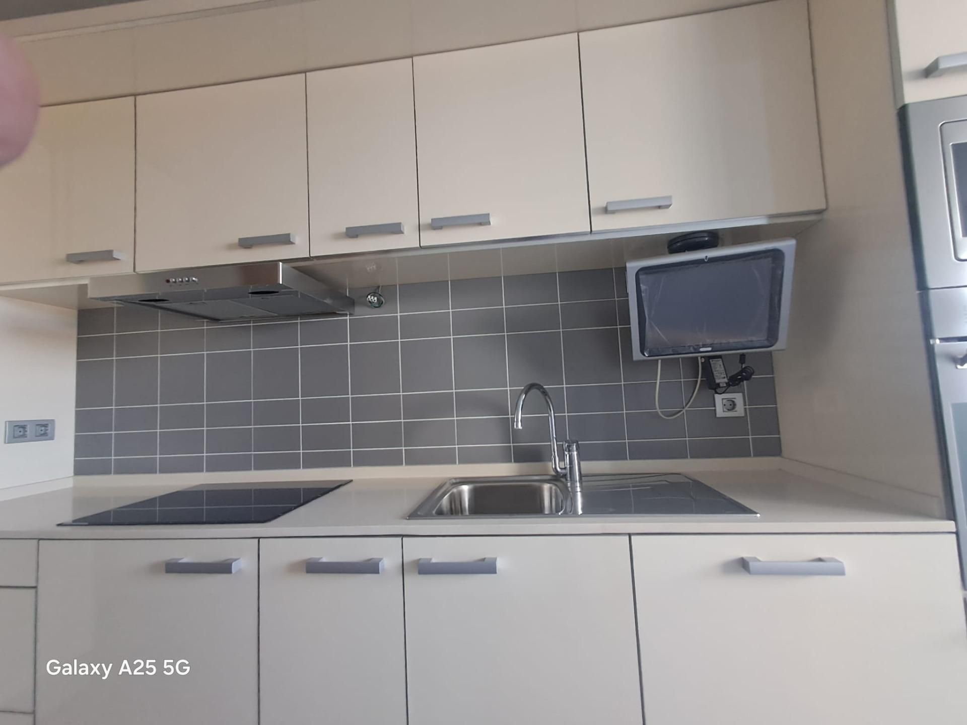 Kitchen of Apartment for sale in L'Hospitalet de Llobregat  with Air Conditioner, Heating and Terrace