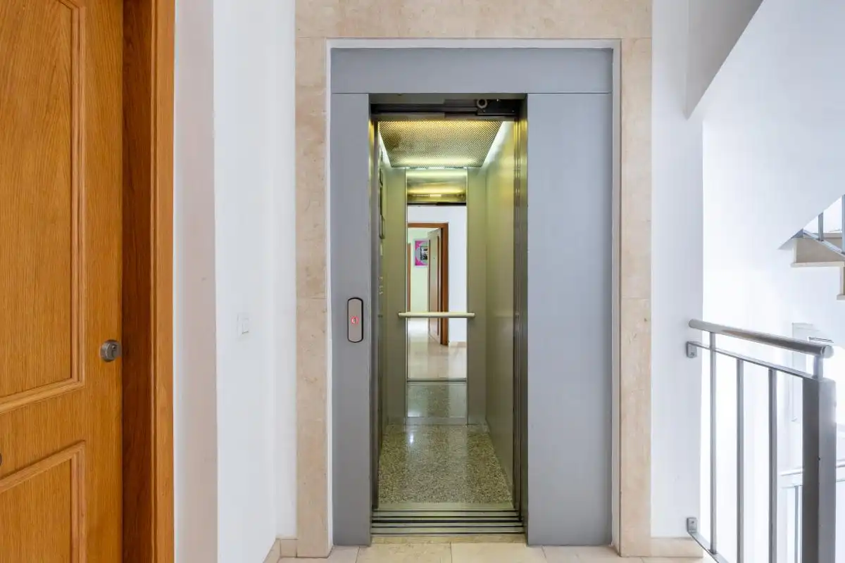 Wohnung zum Verkauf in Montserrat mit Klimaanlage und Heizung