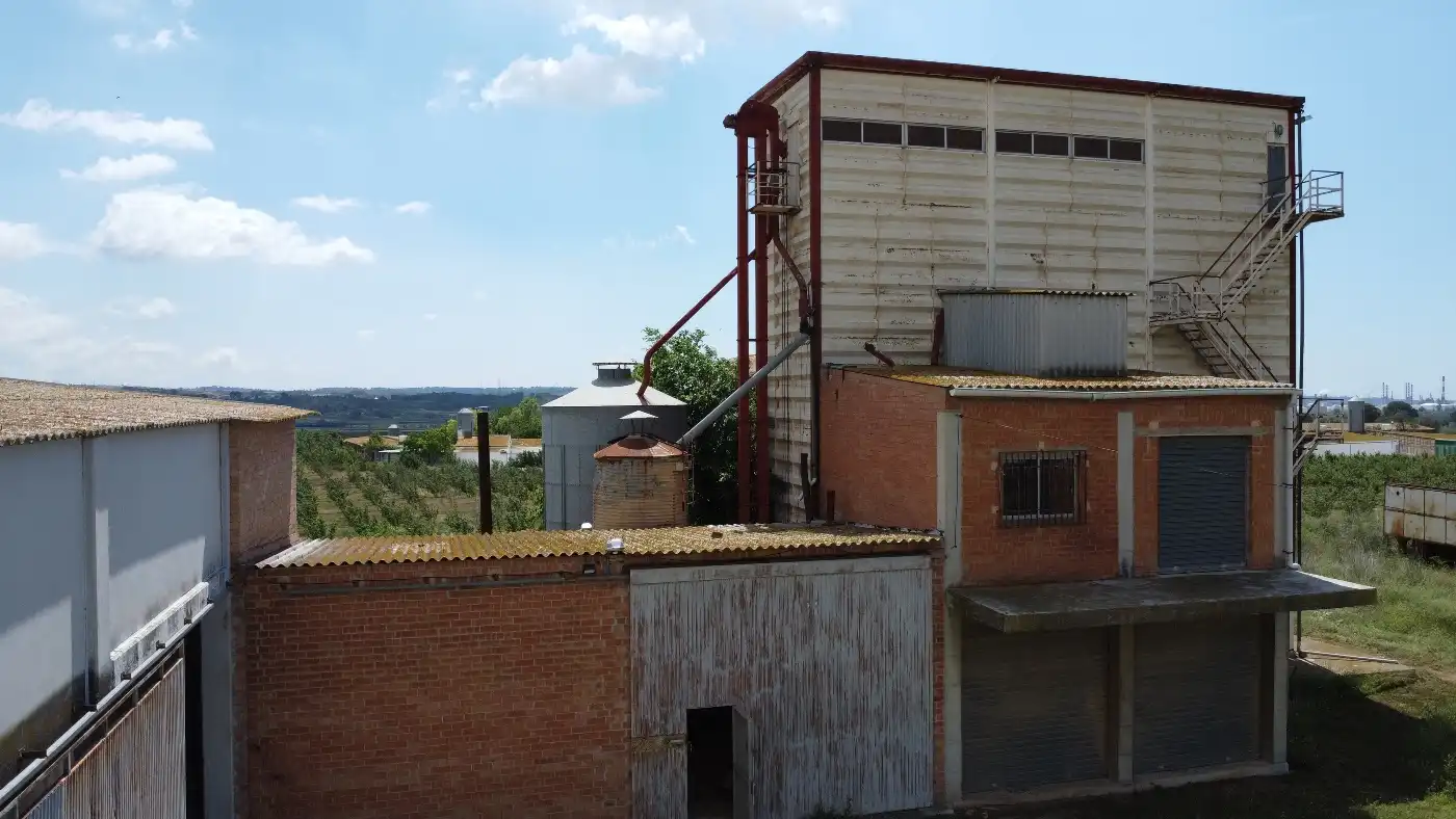 Vista exterior de Nau industrial en venda en Vilallonga del Camp