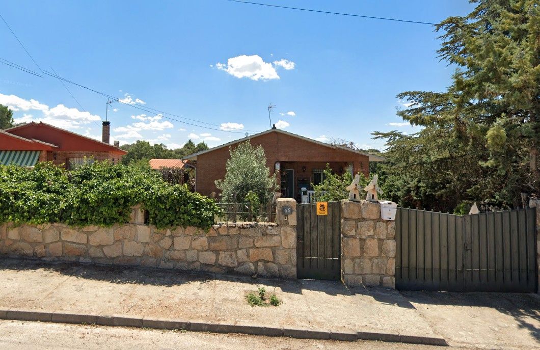 Exterior view of House or chalet for sale in Valdenuño Fernández  with Heating, Private garden and Storage room