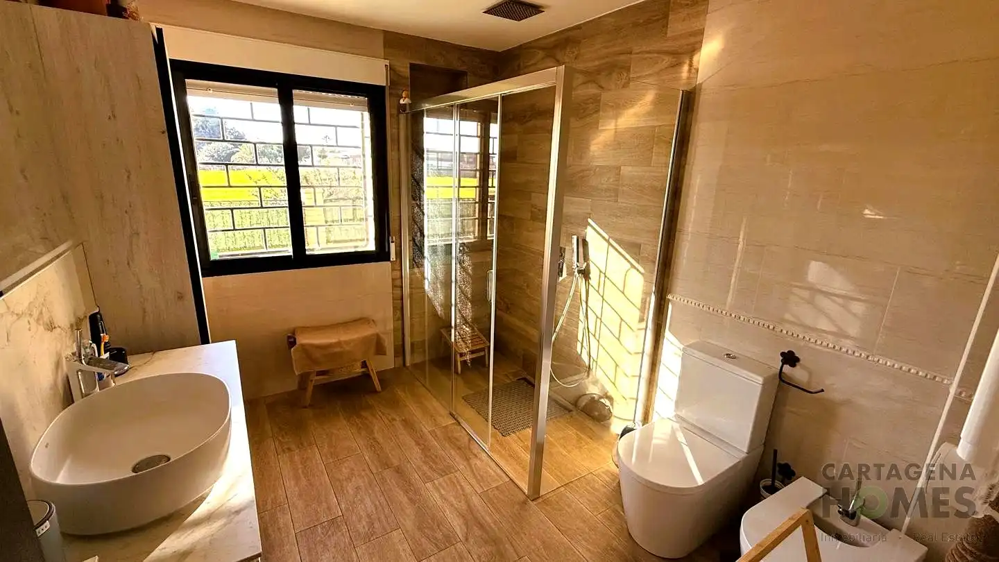 Baño de Casa adosada en venta en Cartagena con Aire acondicionado, Jardín privado y Parquet