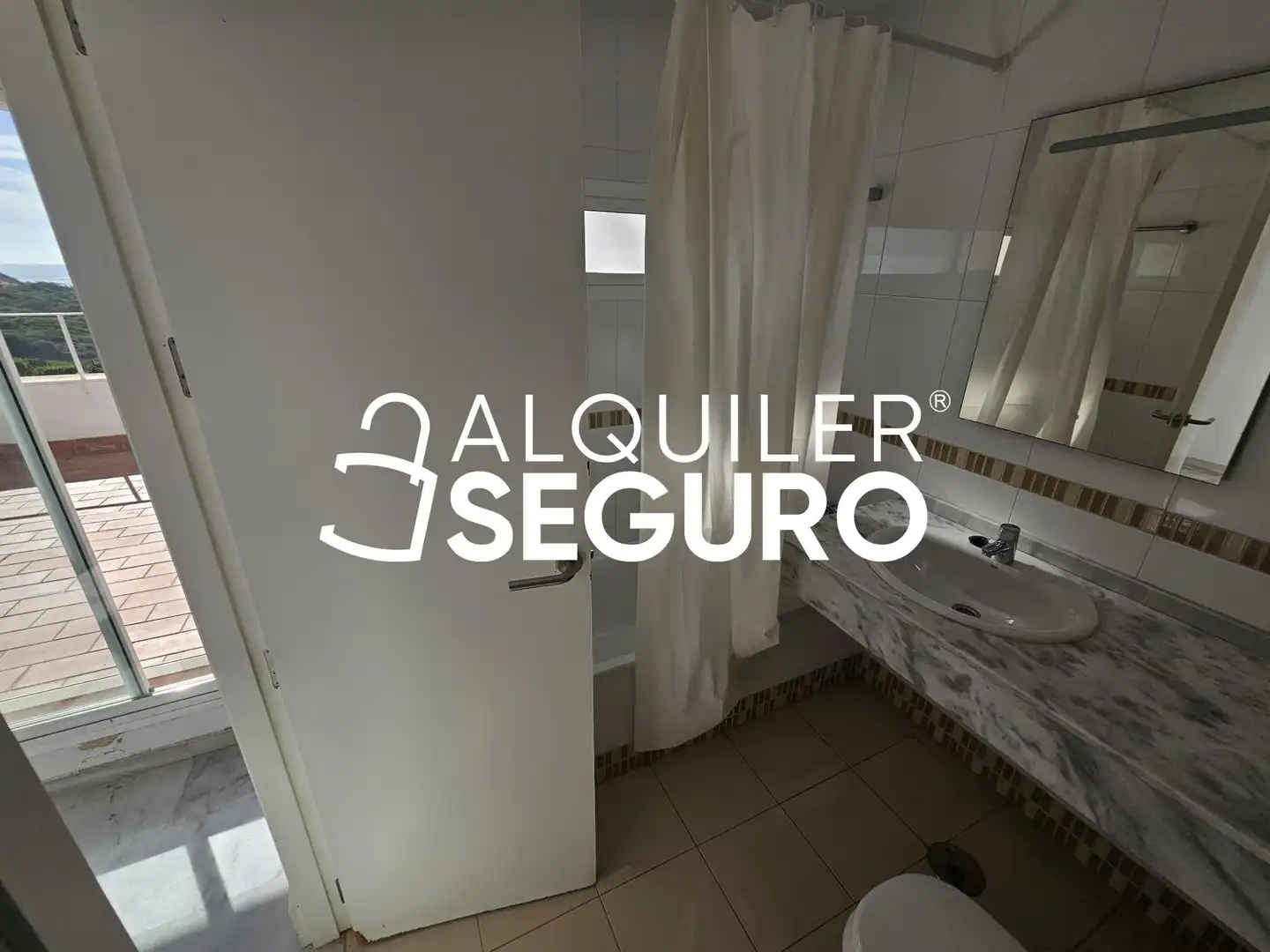 Bany de Casa o xalet de lloguer en Conil de la Frontera amb Calefacció, Terrassa i Piscina