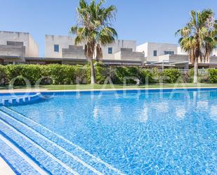 Piscina de Casa adosada de lloguer en Bétera amb Aire condicionat, Terrassa i Balcó