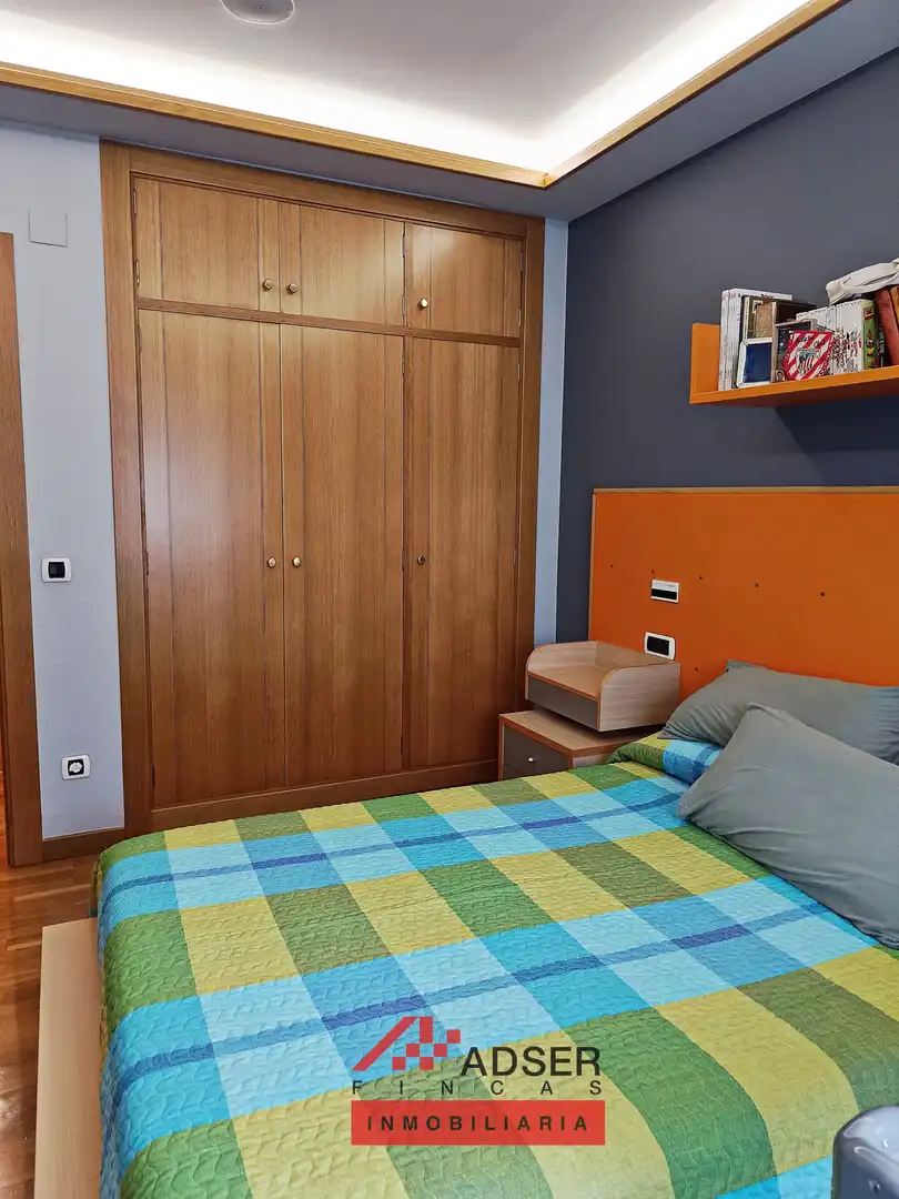 Dormitori de Casa o xalet en venda en  Logroño amb Aire condicionat, Calefacció i Jardí privat