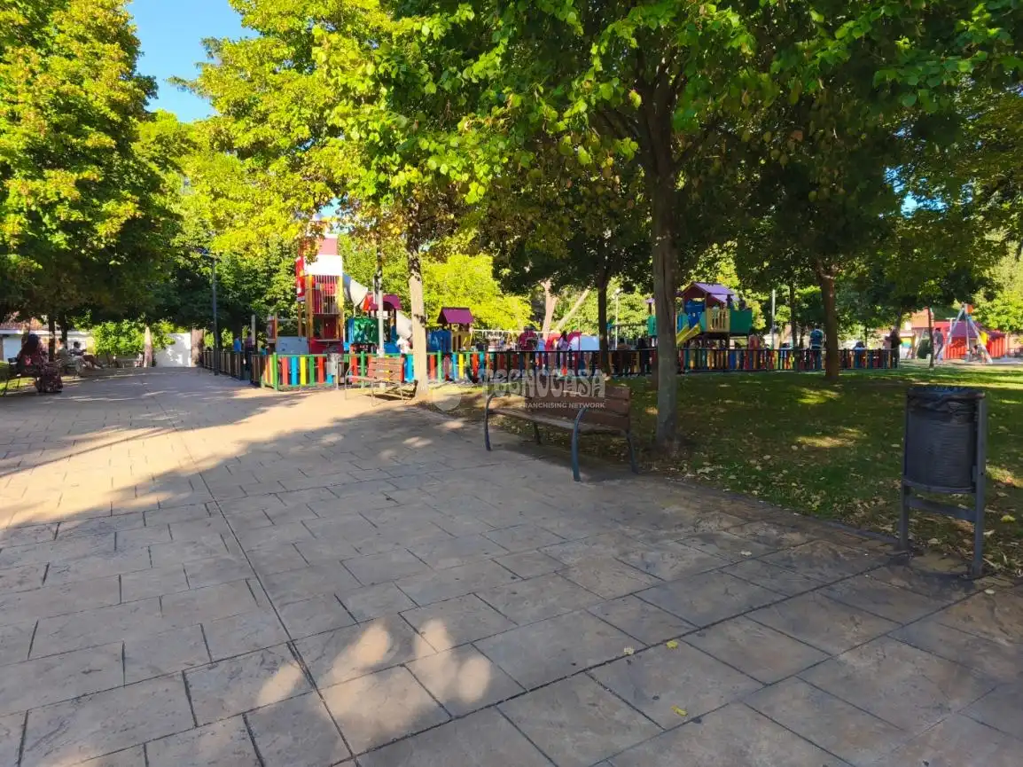 Vista exterior de Pis en venda en Azuqueca de Henares amb Aire condicionat, Calefacció i Balcó