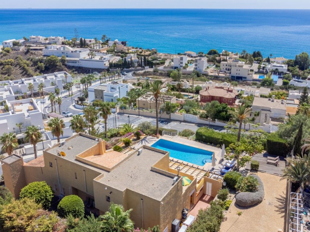 Houses for sale in Avenida Europa, Poble Nou - Montiboli