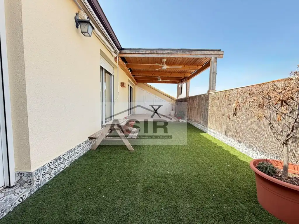 Dachboden zur Miete in Calle Albuixarres, Albuixarres