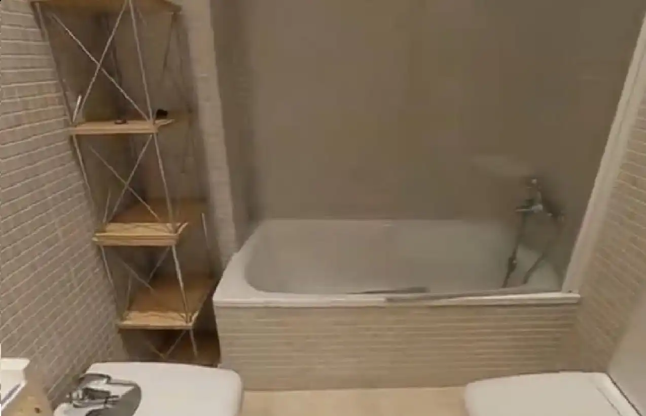 Bathroom of Flat for sale in Girona