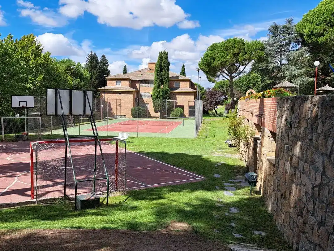 Jardí de Pis de lloguer en Majadahonda amb Aire condicionat i Piscina