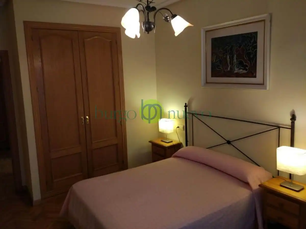 Appartement compact avec ascenseur à louer à Calle Máximo Cayón Waldaliso
