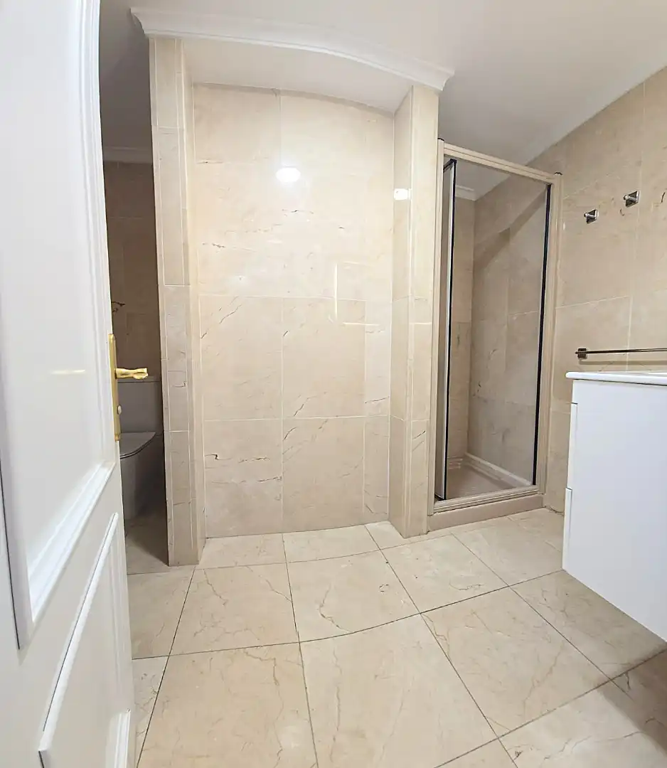 Baño de Piso de alquiler en Las Palmas de Gran Canaria con Parquet, Horno y Lavadora