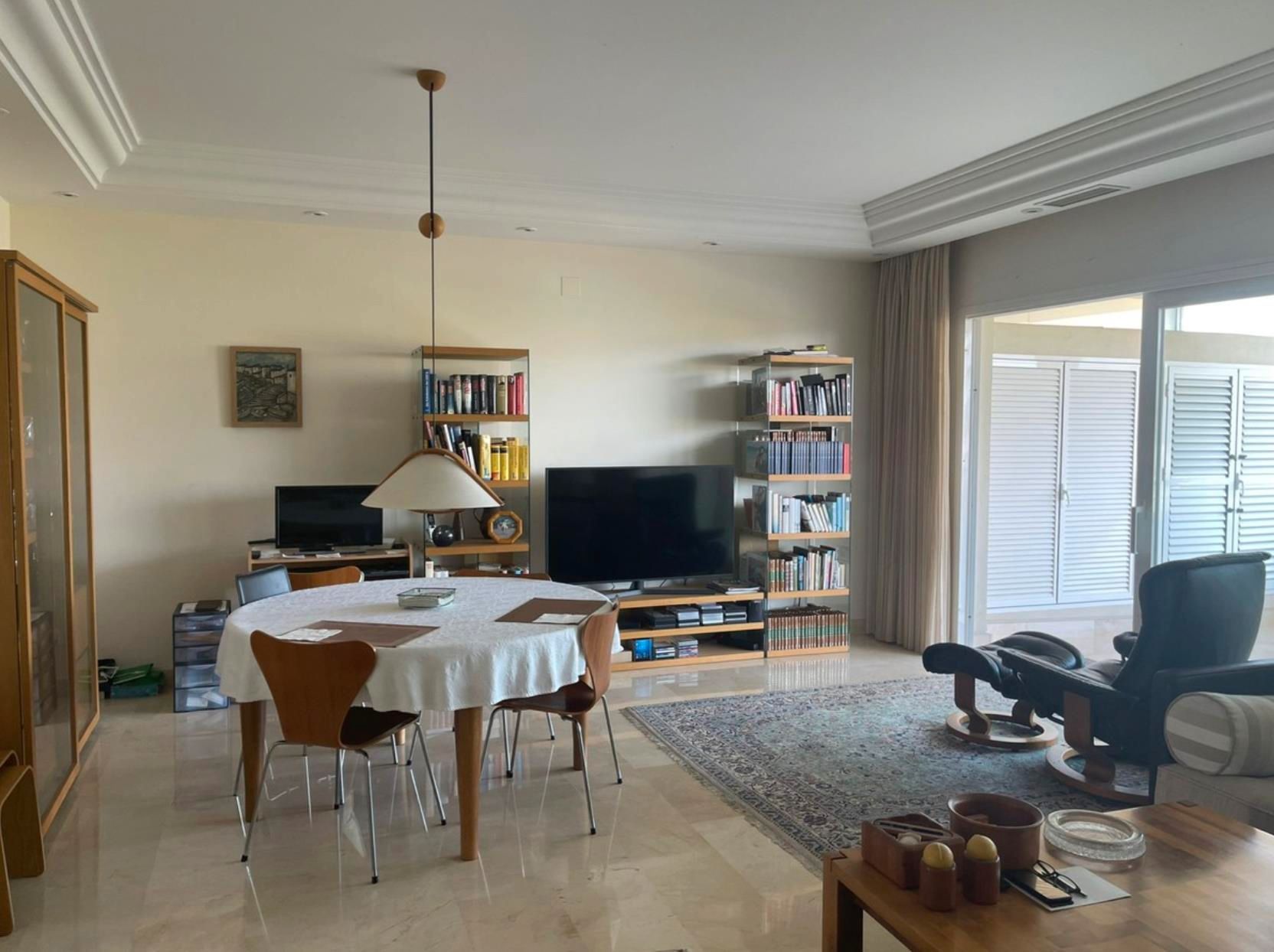 Sala d'estar de Pis en venda en Marbella amb Aire condicionat, Terrassa i Traster