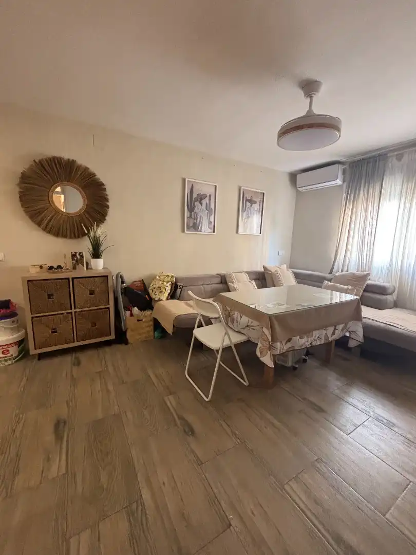 Sala de estar de Piso de alquiler en Bormujos con Aire acondicionado, Jardín privado y Trastero