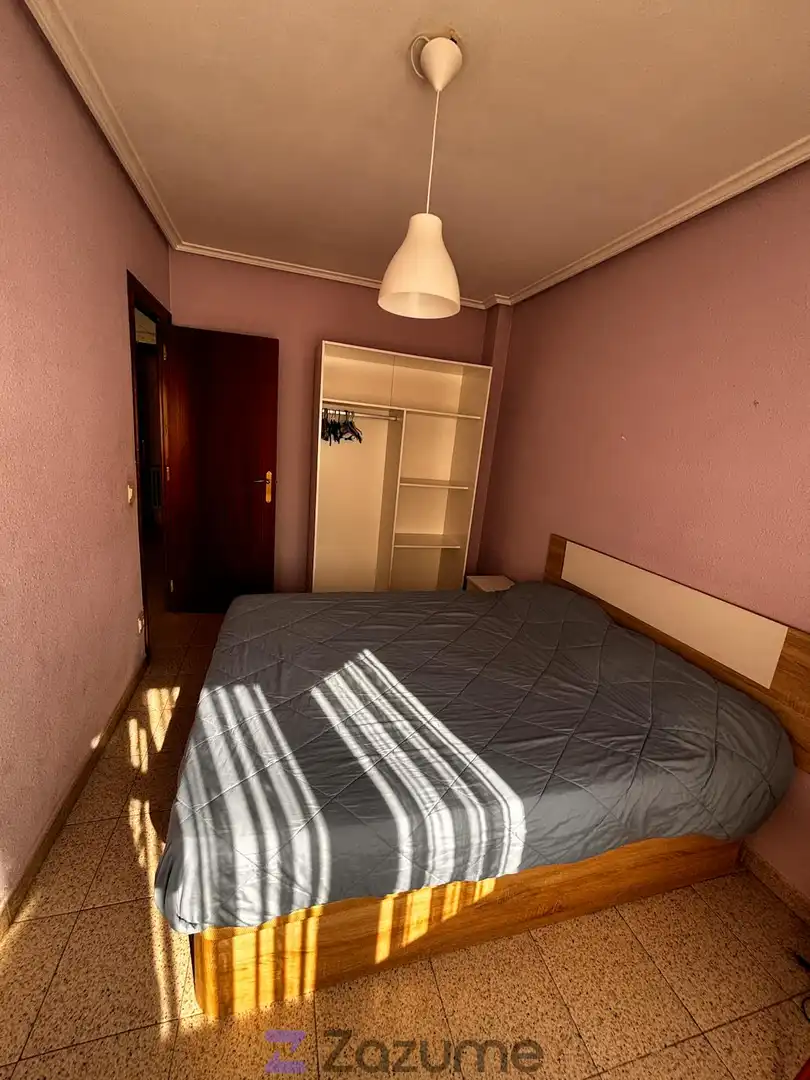 Schlafzimmer von Wohnung zur Miete in  Logroño mit Heizung, Abstellraum und Möbliert