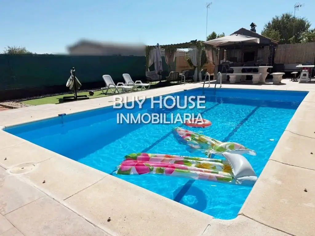 Piscina de Casa o xalet en venda en Yuncos