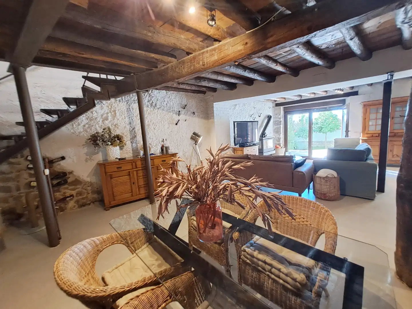 Sala d'estar de Casa adosada en venda en El Hoyo de Pinares  amb Calefacció, Jardí privat i Parquet