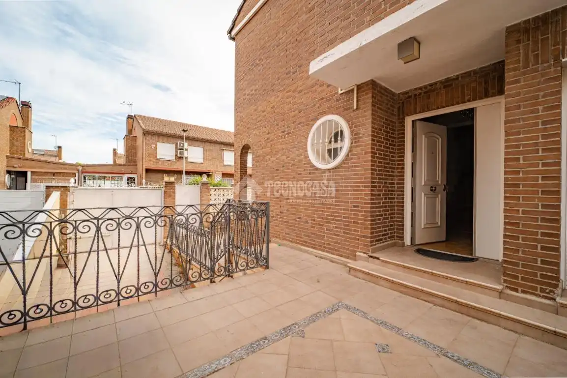 Vista exterior de Casa adosada en venta en Arganda del Rey con Aire acondicionado y Calefacción