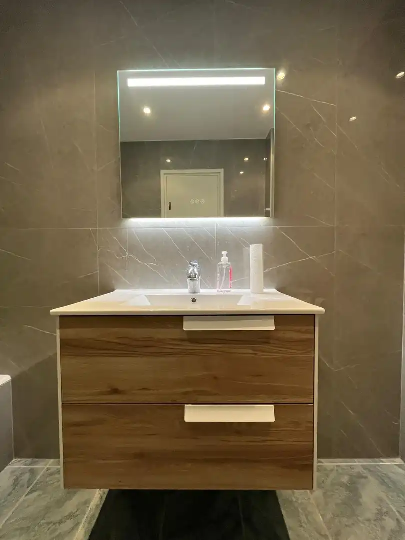 Badezimmer von Wohnung zum Verkauf in Barcelona mit Klimaanlage, Heizung und Parkett