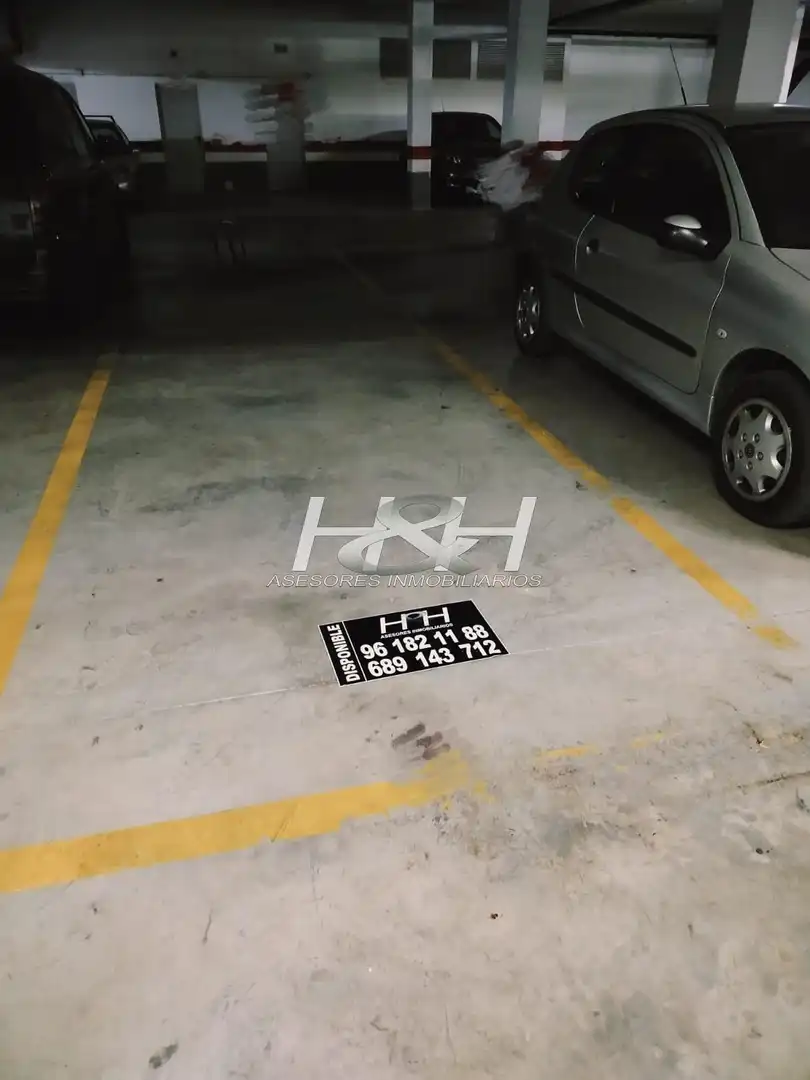 Parking of Garage for rent in Paterna