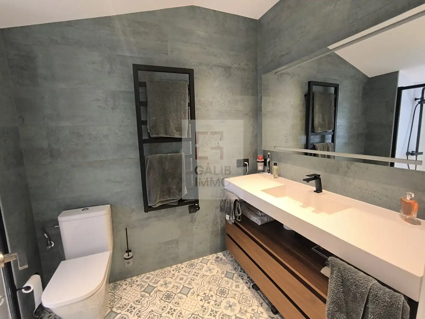 Bathroom of Duplexes for sale in Figueres  with Air Conditioner, Heating and Terrace