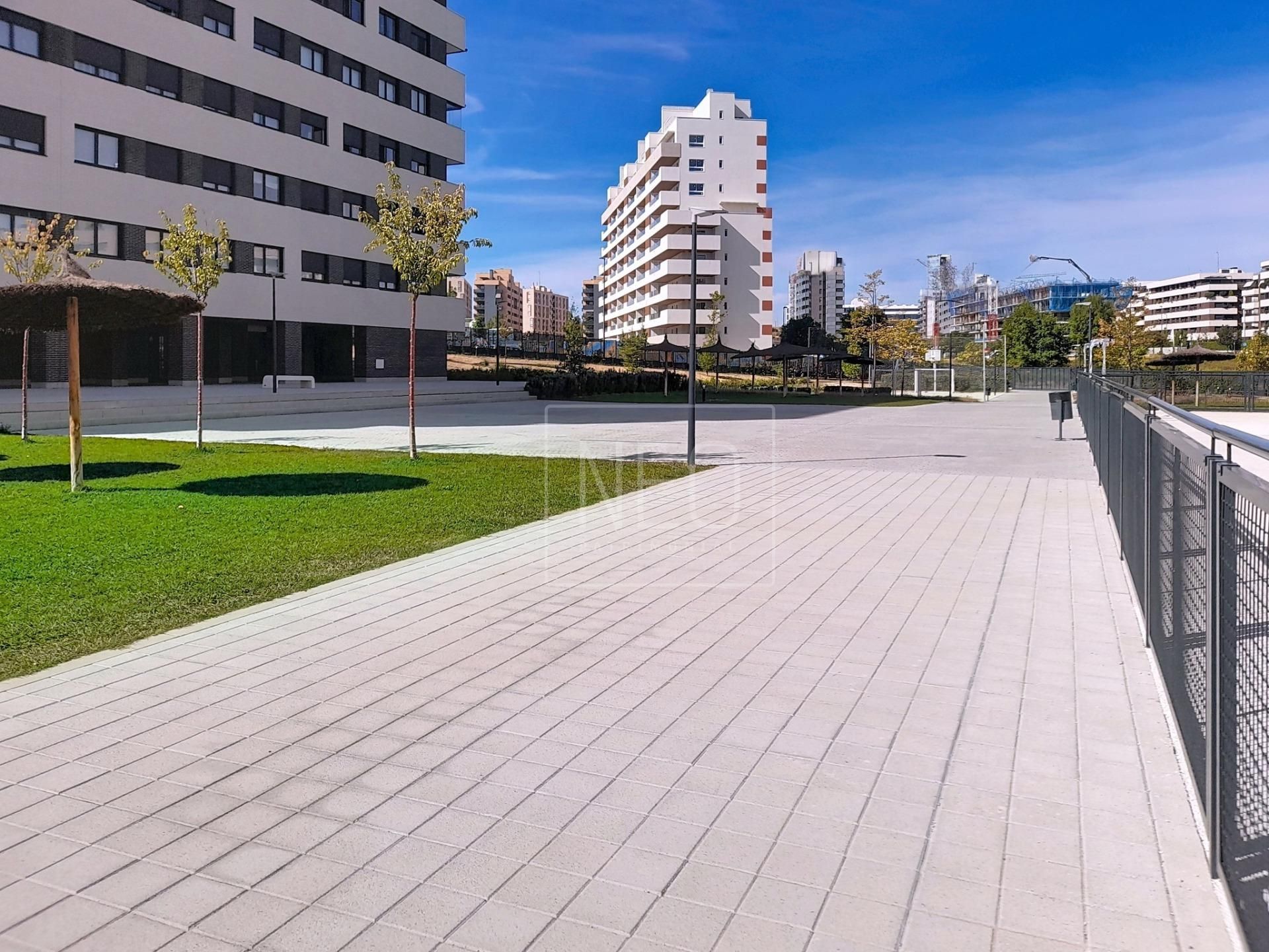 Exterior view of Flat for sale in Tres Cantos  with Air Conditioner, Private garden and Terrace