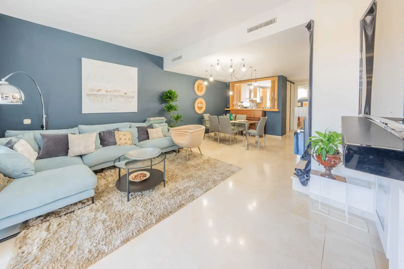 Sala d'estar de Casa adosada en venda en Mijas amb Terrassa
