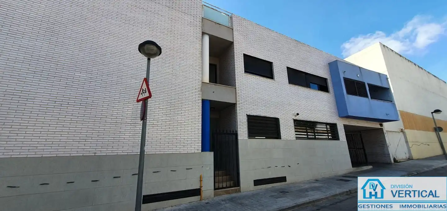 Vista exterior de Dúplex en venda en Paterna amb Moblat, Balcó i Piscina comunitària