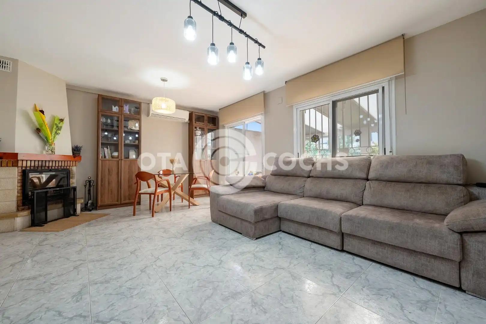 Sala de estar de Casa adosada en venta en Reus con Aire acondicionado, Calefacción y Jardín privado