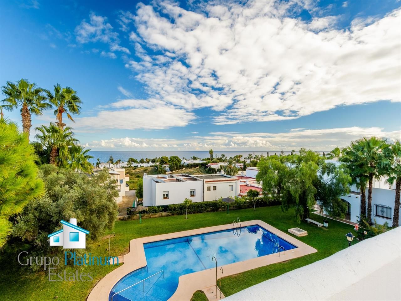 Vista exterior de Àtic en venda en Mojácar amb Aire condicionat, Terrassa i Piscina