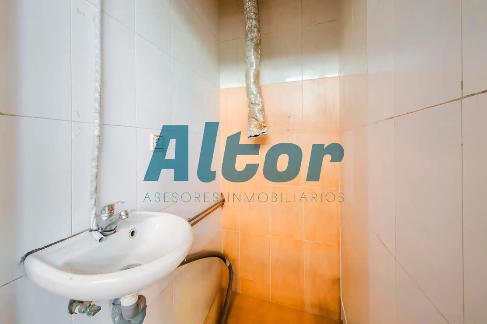Local comercial en venda a FUENTE CISNEROS 62, imagen 13