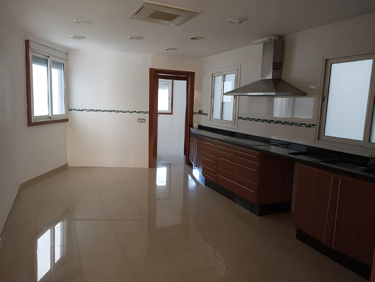 Cuina de Apartament en venda en Gandia amb Aire condicionat, Moblat i Forn
