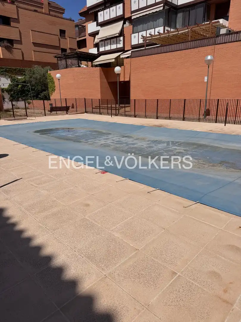Piscina de Pis de lloguer en Las Rozas de Madrid amb Aire condicionat, Calefacció i Parquet