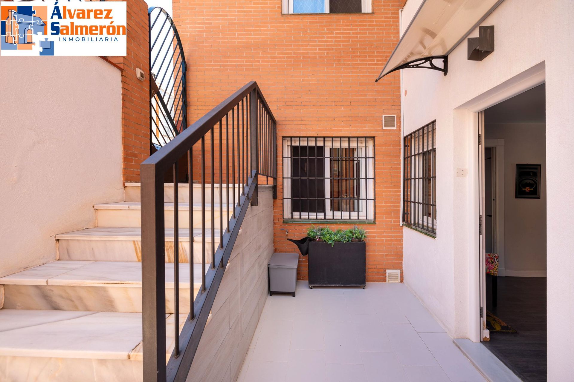 Single-family semi-detached for sale in Calle Sala dos Hermanas, Crta. De la Sierra