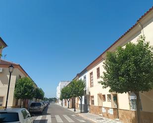 Vista exterior de Casa adosada en venda en Bormujos amb Aire condicionat, Calefacció i Moblat